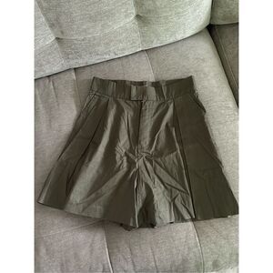 LaLaVon olive green high waist‎ wide leg pleated shorts sz medium
